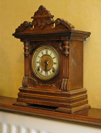 lovely antique shelf clock antique_clock1.jpg 350×461 pixels (With .