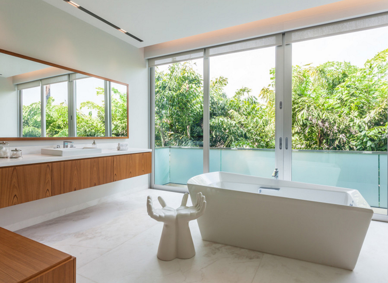 20 Pretty White Chairs in the Bathroom | Home Design Lov