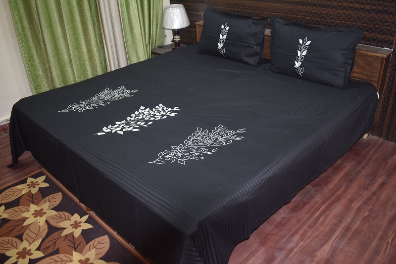 10 Best Black Bed Sheet Designs With Pictures | Styles At Li