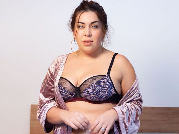 Demi Cup Bra Brands: Bras Designed with Demi Cups for a Flattering Fit