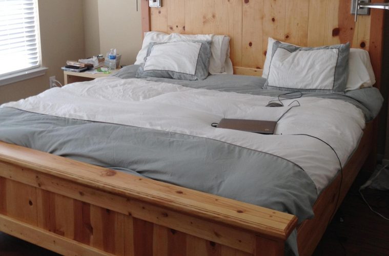 20 King Size Bed Design To Beautify Your Couple's Bedroom - HGNV.C