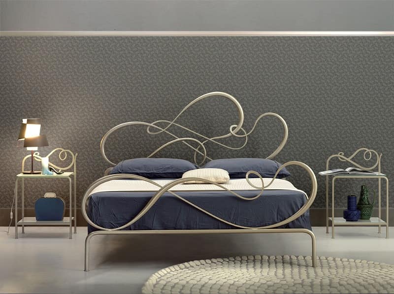 Classic iron bed for Elegant bedroom | IDFdesi