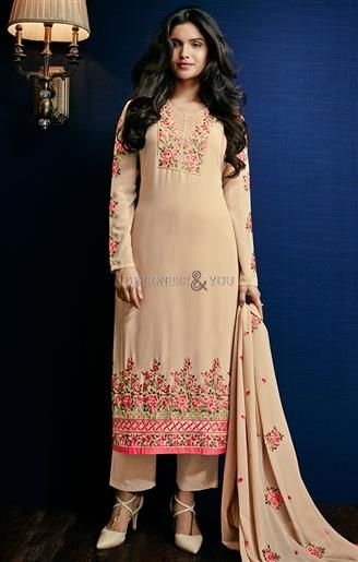 Salwar Kameez Pakistani Suits With Laces Design For Modern Lady .
