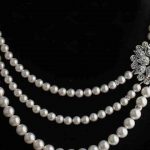 8 Glimmering Pearl Necklace Designs To Light Up Your Event