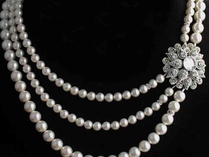 8 Glimmering Pearl Necklace Designs To Light Up Your Event