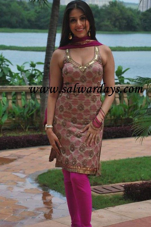 Sleeveless Salwar Suit: Chic and Comfortable Ethnic Wear