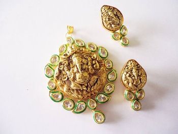Vatika Temple Jewellery Ganesh Pendant With Aaa Quality Kundan .