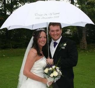 Personalised umbrella for a wet wedding - so sweet! (con imágenes .