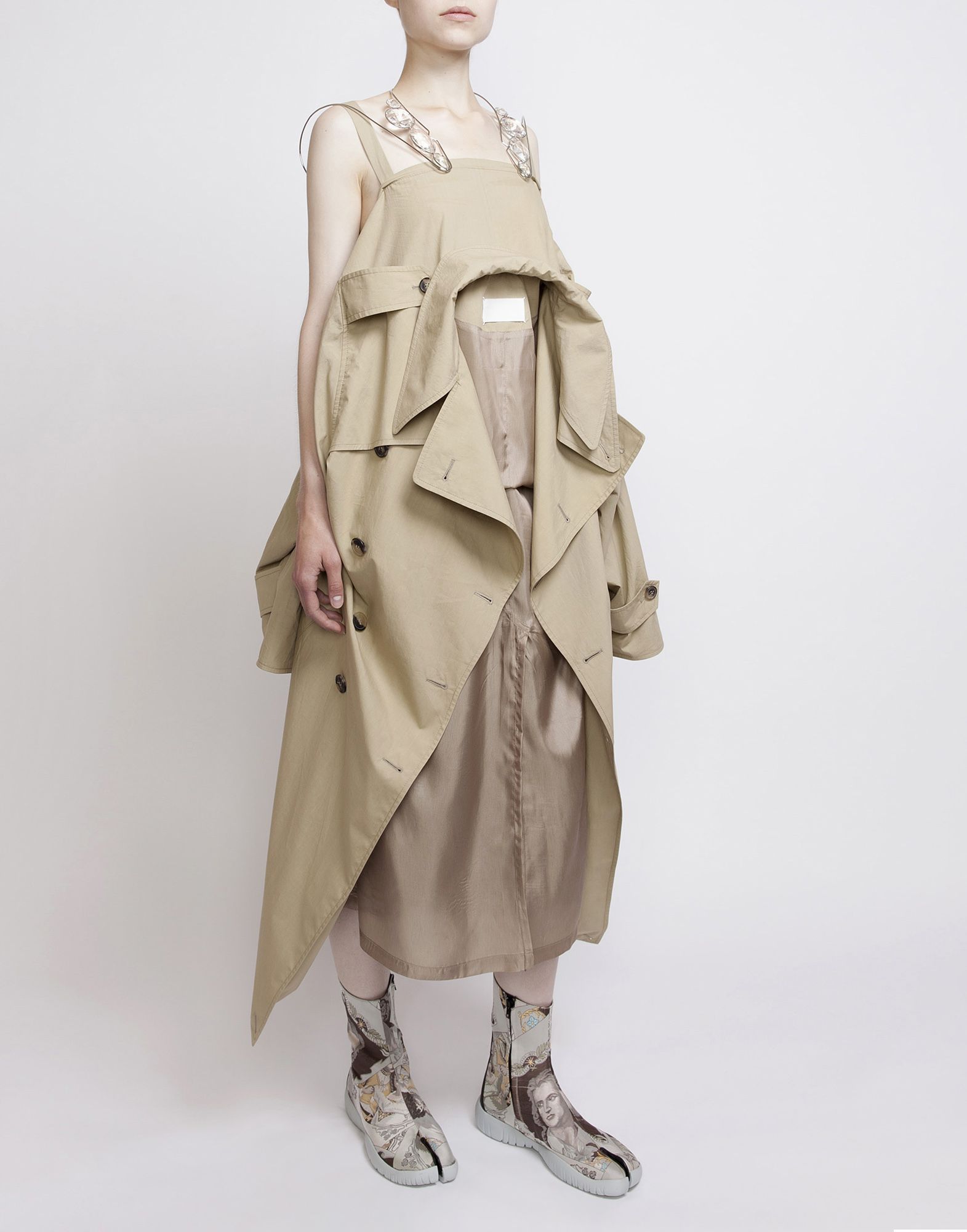 Sleek and Sophisticated: Navigating Trench Dresses