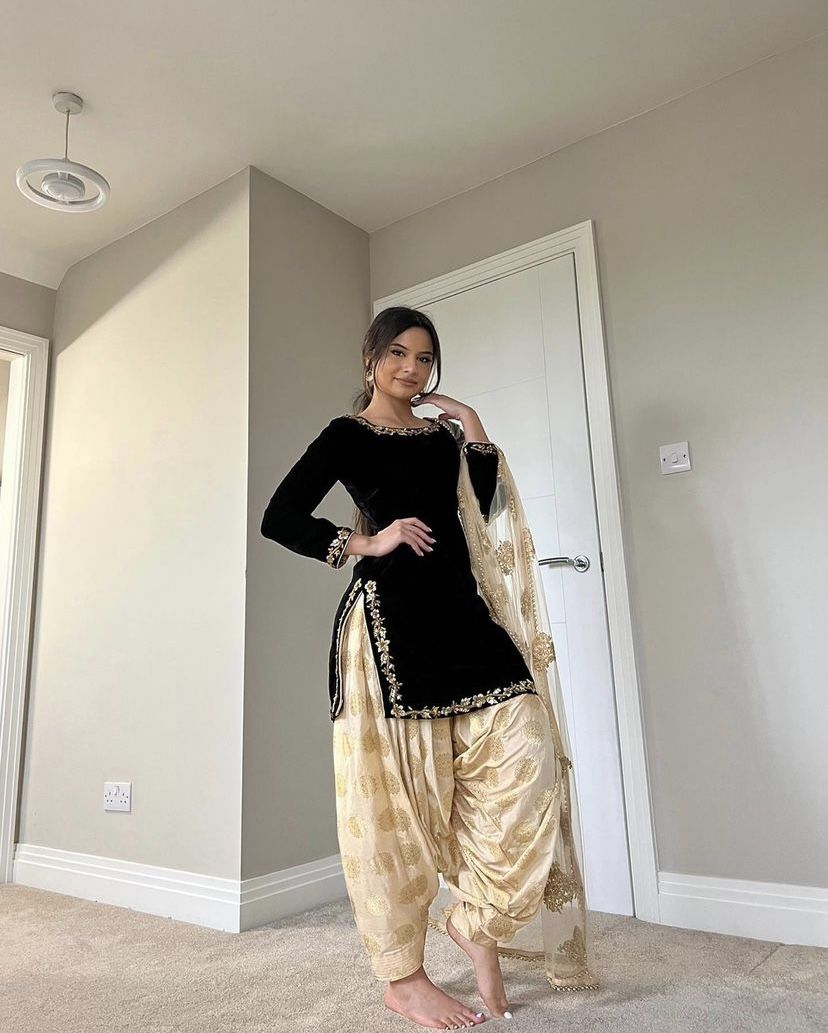 Ethnic Elegance: Embracing Punjabi Salwar Suits for Traditional Events