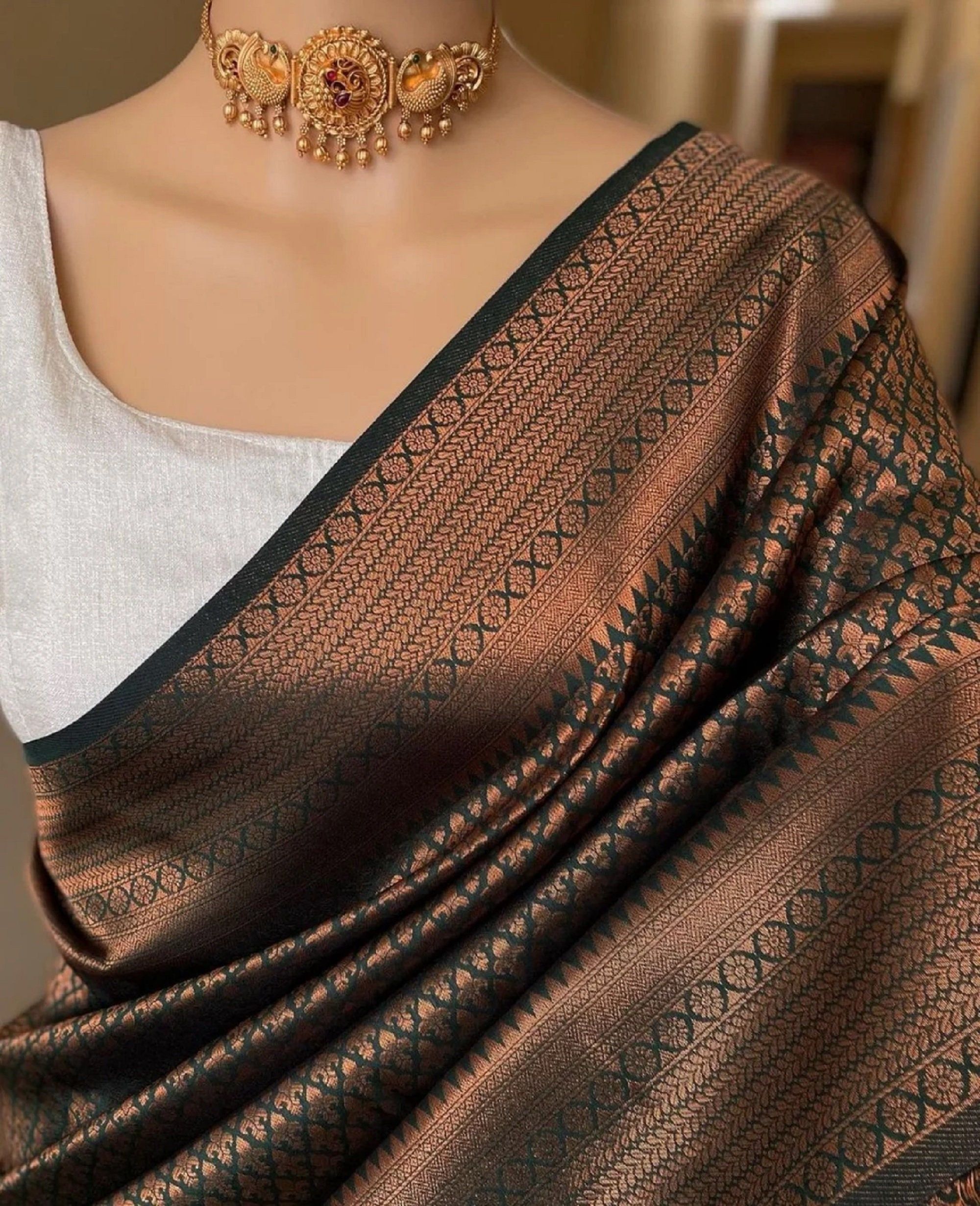 Traditional Touch: Sarees Blouse Designs for Ethnic Elegance