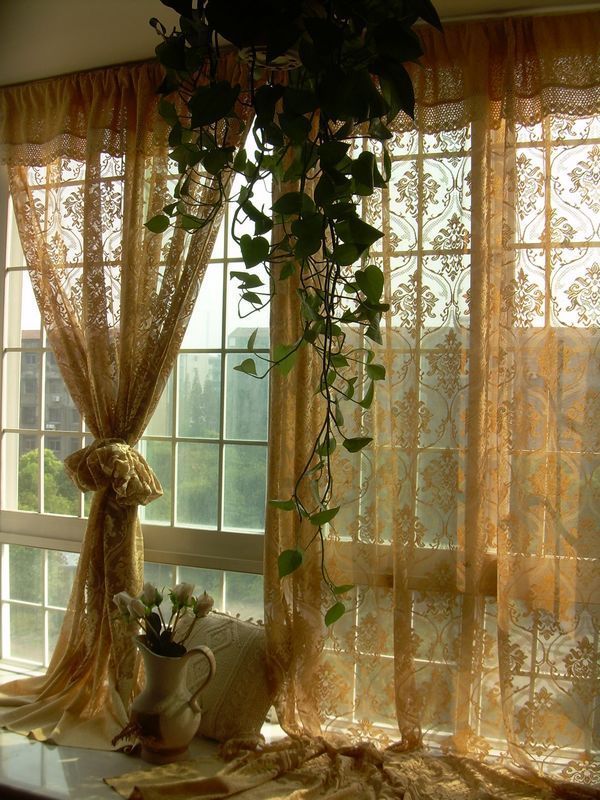 Elegant and Graceful: Lace Curtains for Classic Decor