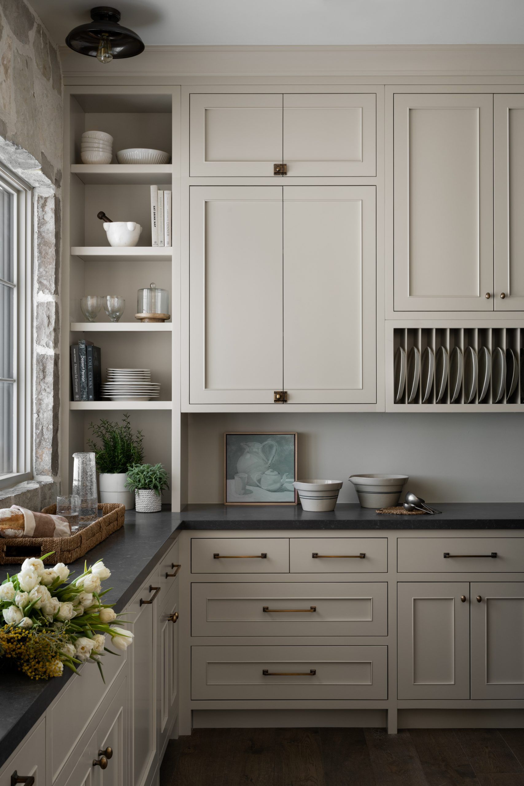 Organizational Essentials: Choosing the Perfect Kitchen Cabinets