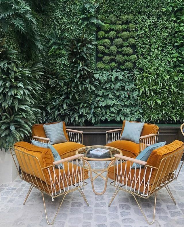 Outdoor Elegance: Enhancing Your Garden with Stylish Chairs