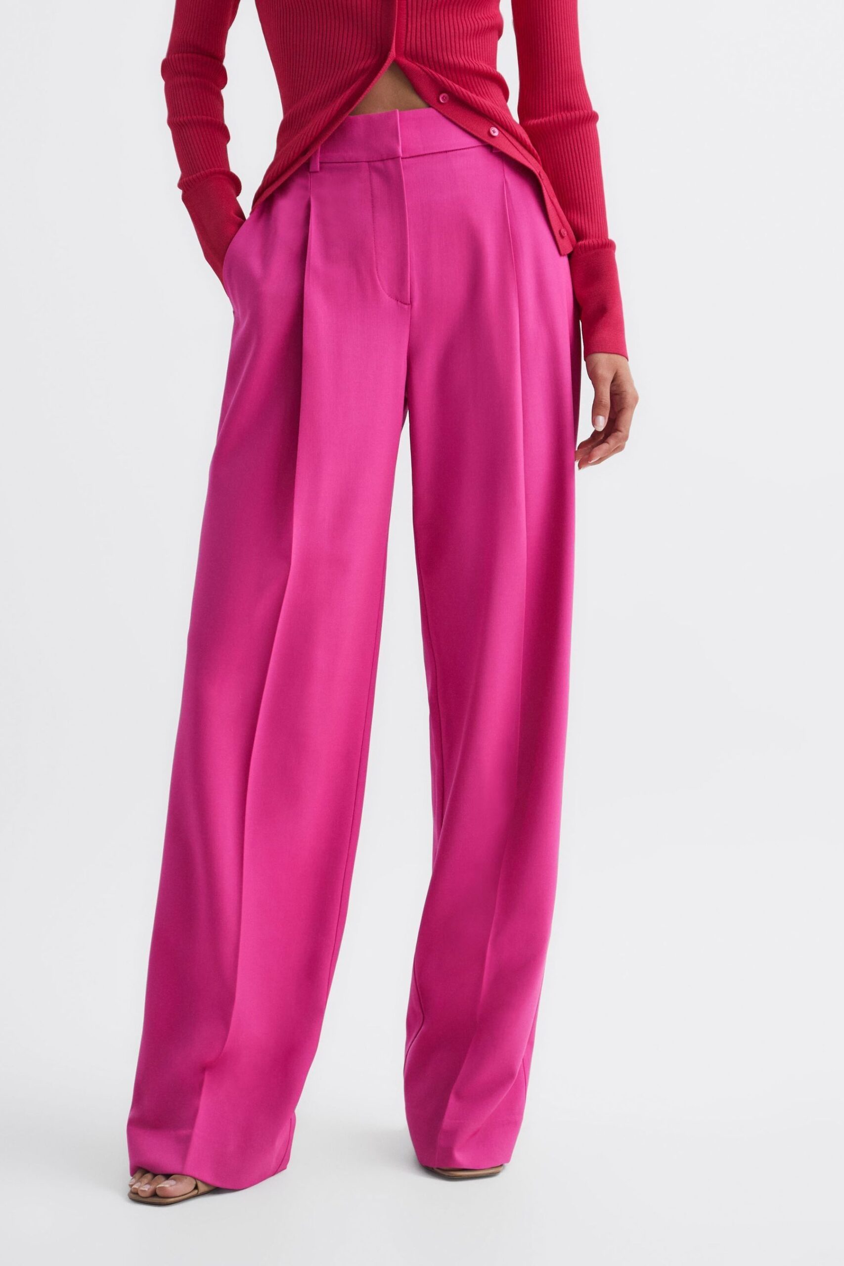 Pretty in Pink: Embracing Femininity with Pink Trousers