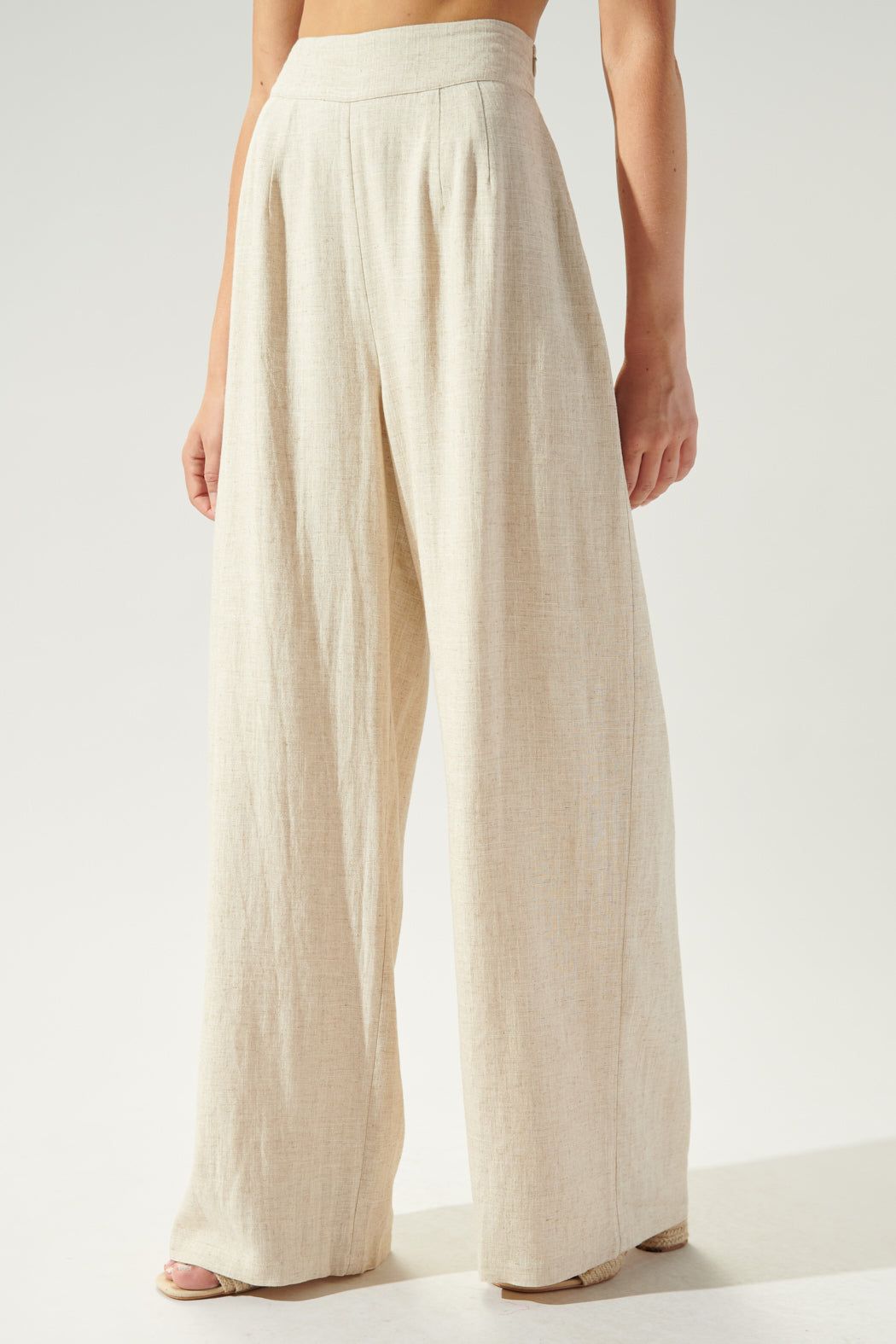 Effortless Chic: Linen Trousers for Every Season