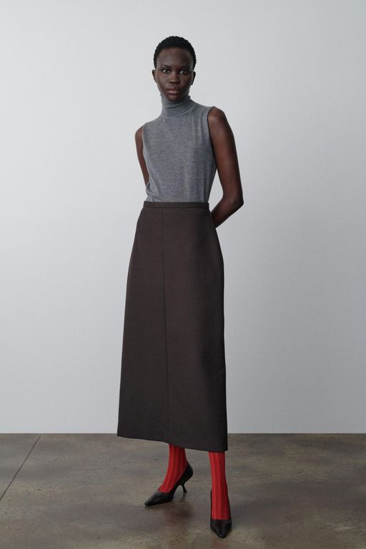 Classic Elegance: Straight Skirts for Effortless Style