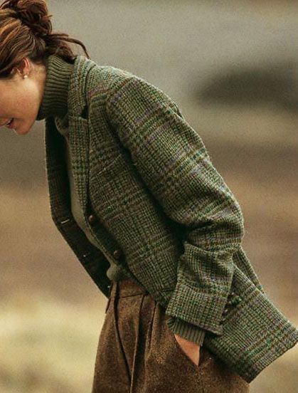 Timeless Tweed: Discovering the Charm of Tweed Blazers