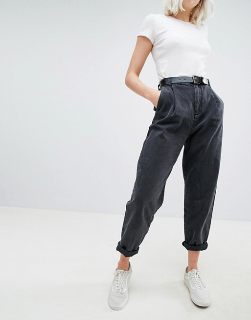 Tailored to Perfection: Styling Tips for Tapered Jeans