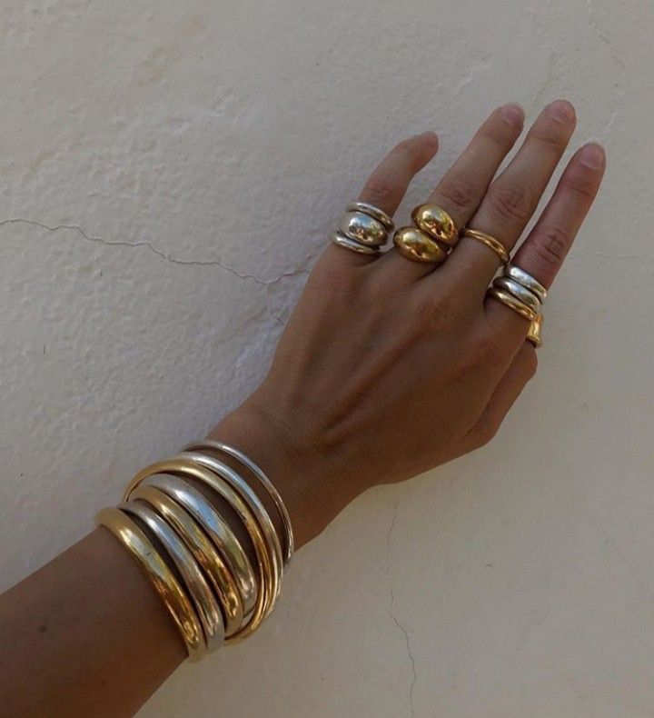 Metal Bangles: Adding Shine and Glamour to Your Accessories