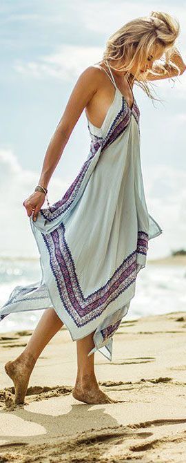 Beach Dresses: Effortless Style for Sunny Days by the Shore