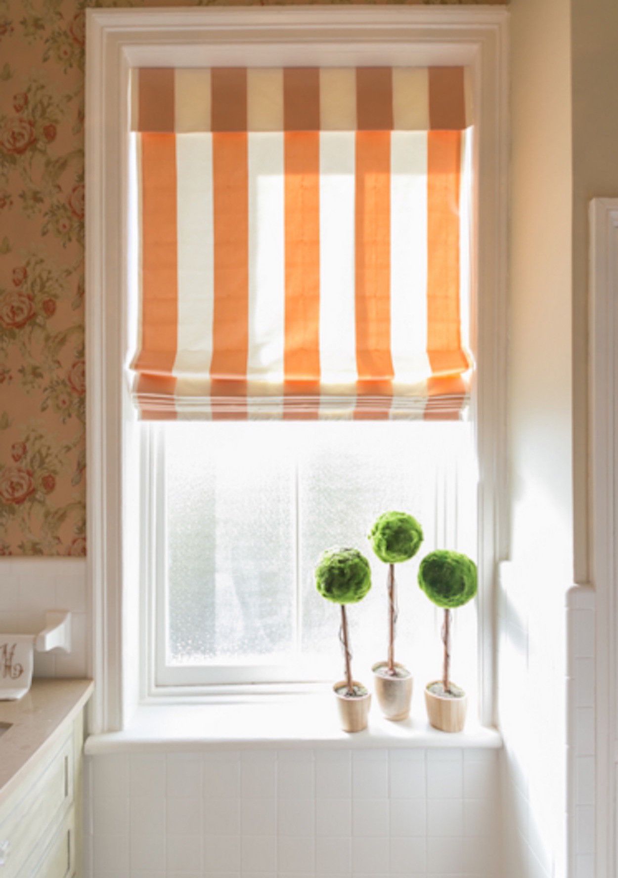 Bathroom Curtains: Adding Style and Privacy to Your Bathroom
