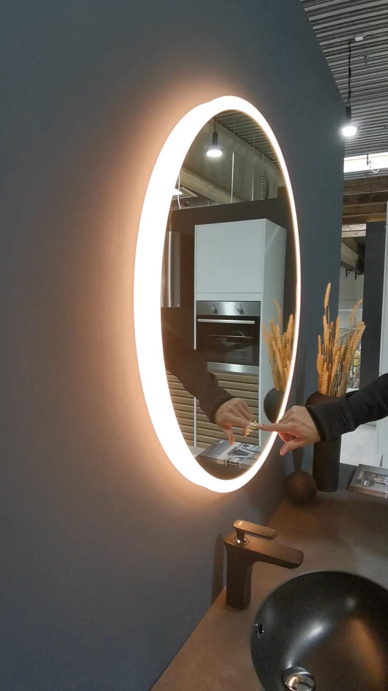 Mirror With Lights: Adding Style and Functionality to Your Home Decor