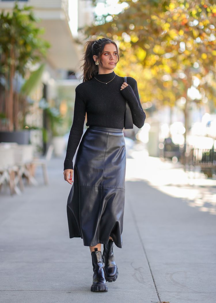 Edgy and Elegant: The Versatility of Leather Skirts