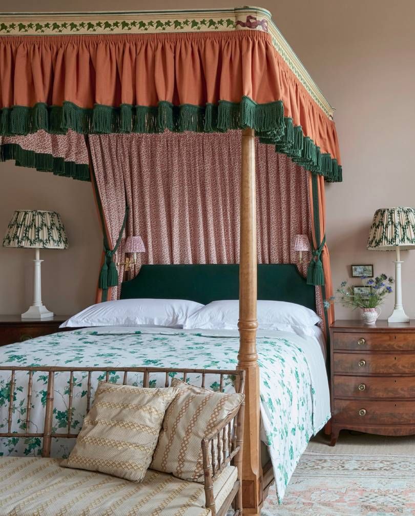 Vintage Vibes: Exploring Antique Bed Designs