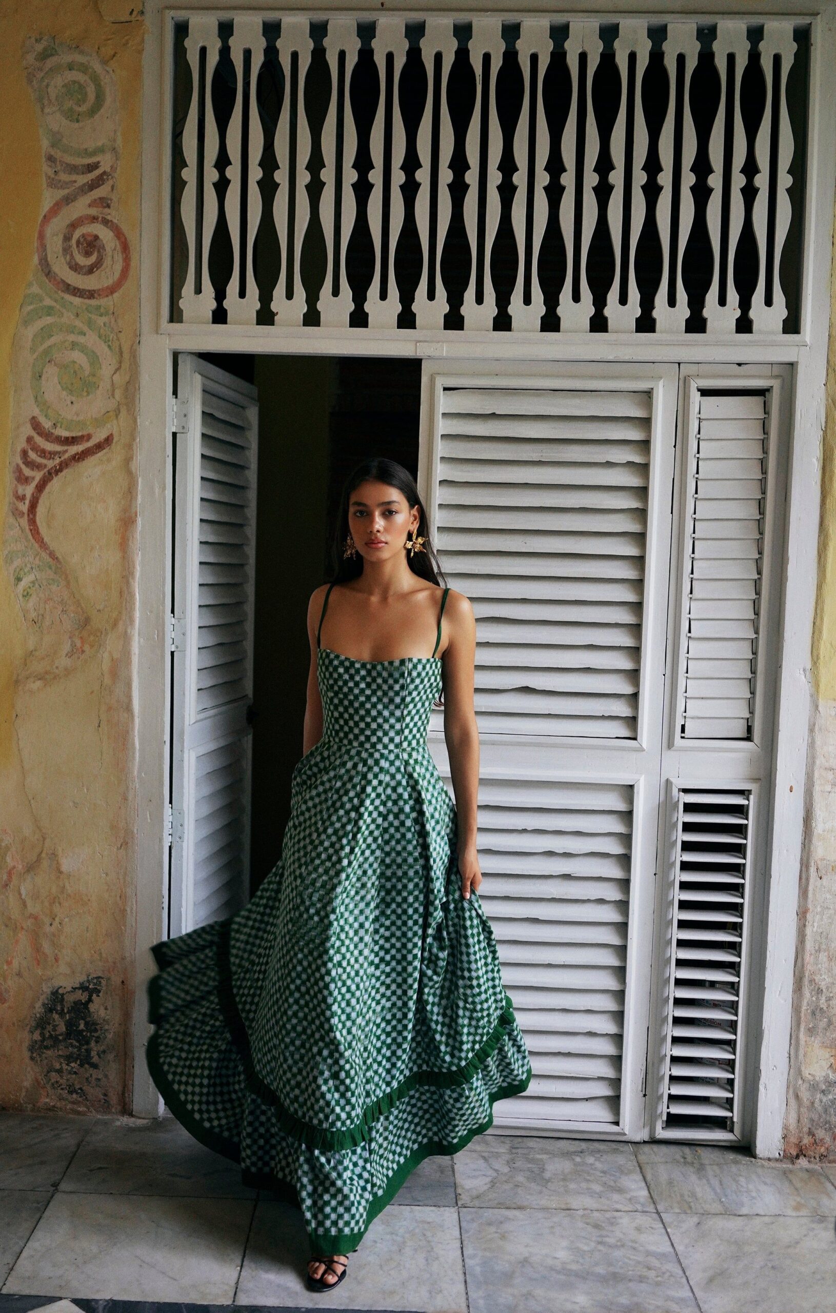Elegant and Sophisticated: Make a Statement in Long Dresses