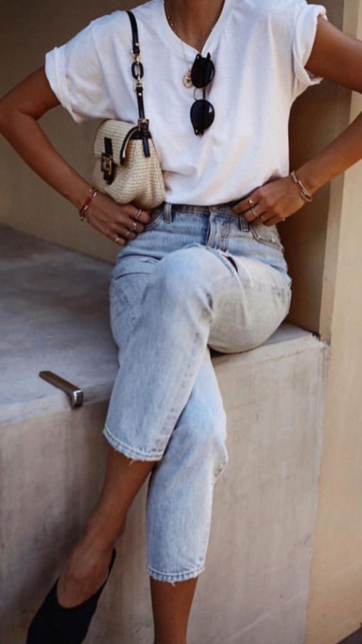Vintage Vibes: Stay Stylish in Vintage Jeans