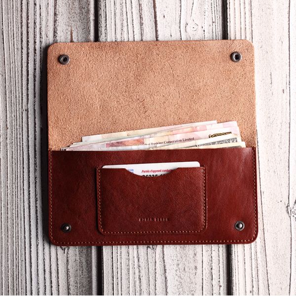 Everyday Essentials: Stay Organized with Wallets for Men