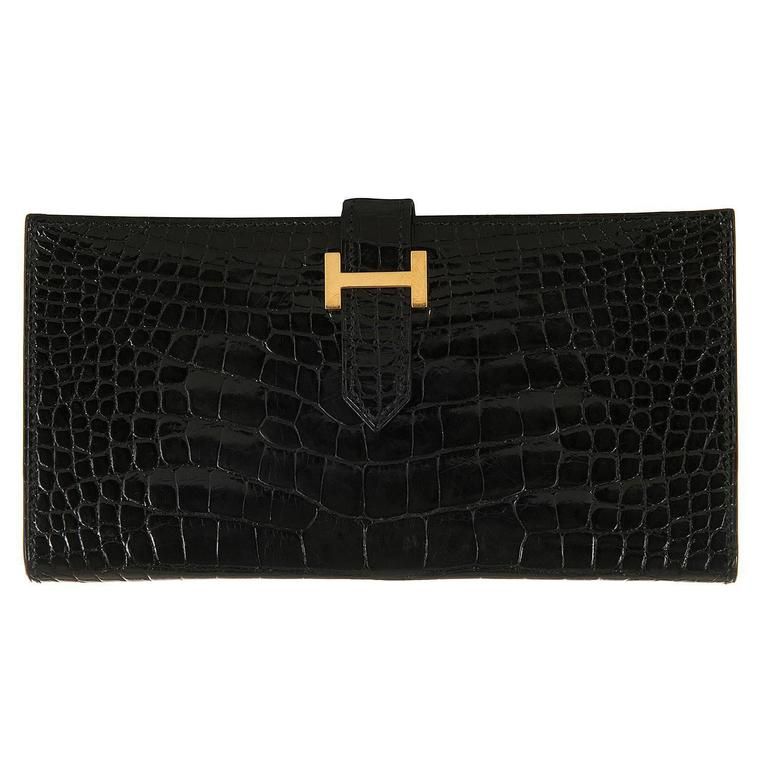 Luxury Accessories: Alligator Wallets for Sophisticated Style