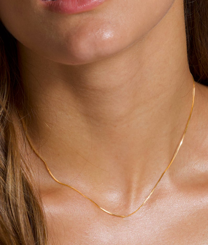 Chic and Versatile: Gold Chain Designs That Add Glamour to Any Outfit