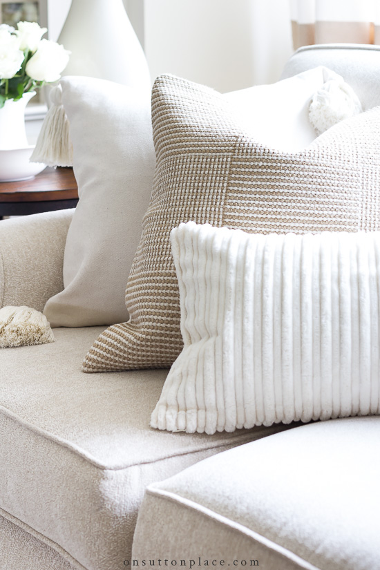 Accessorize Your Home: Decorative Pillows for a Touch of Elegance