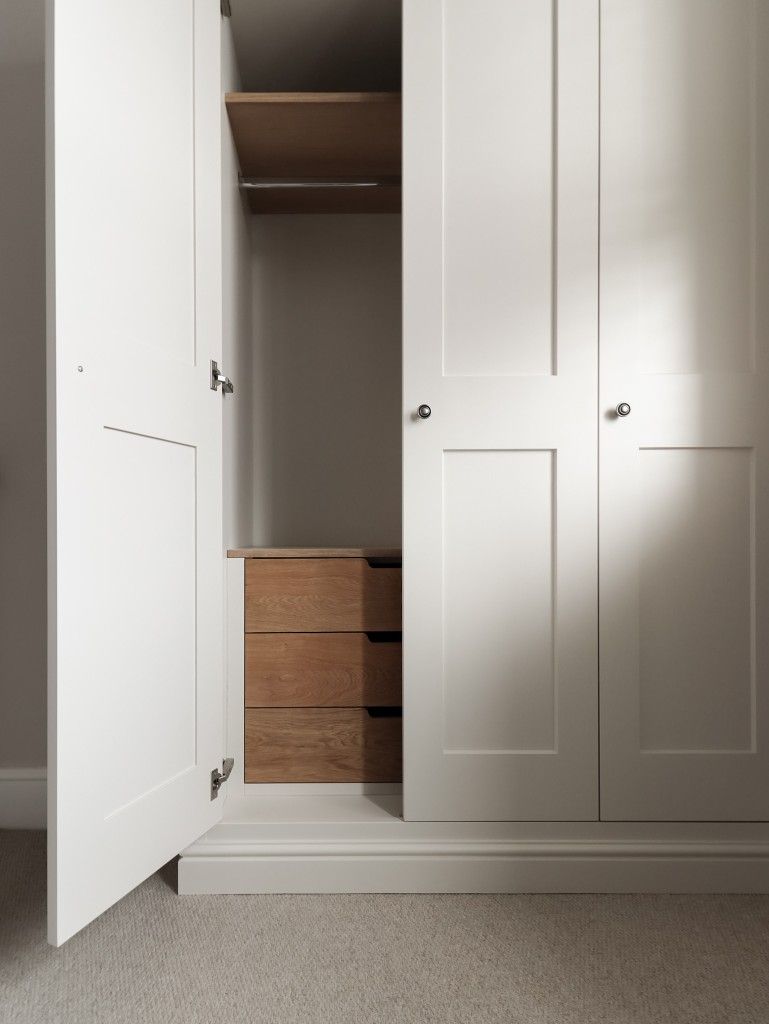 Organized Chic: Wardrobe with Drawers for Efficient Storage Solutions
