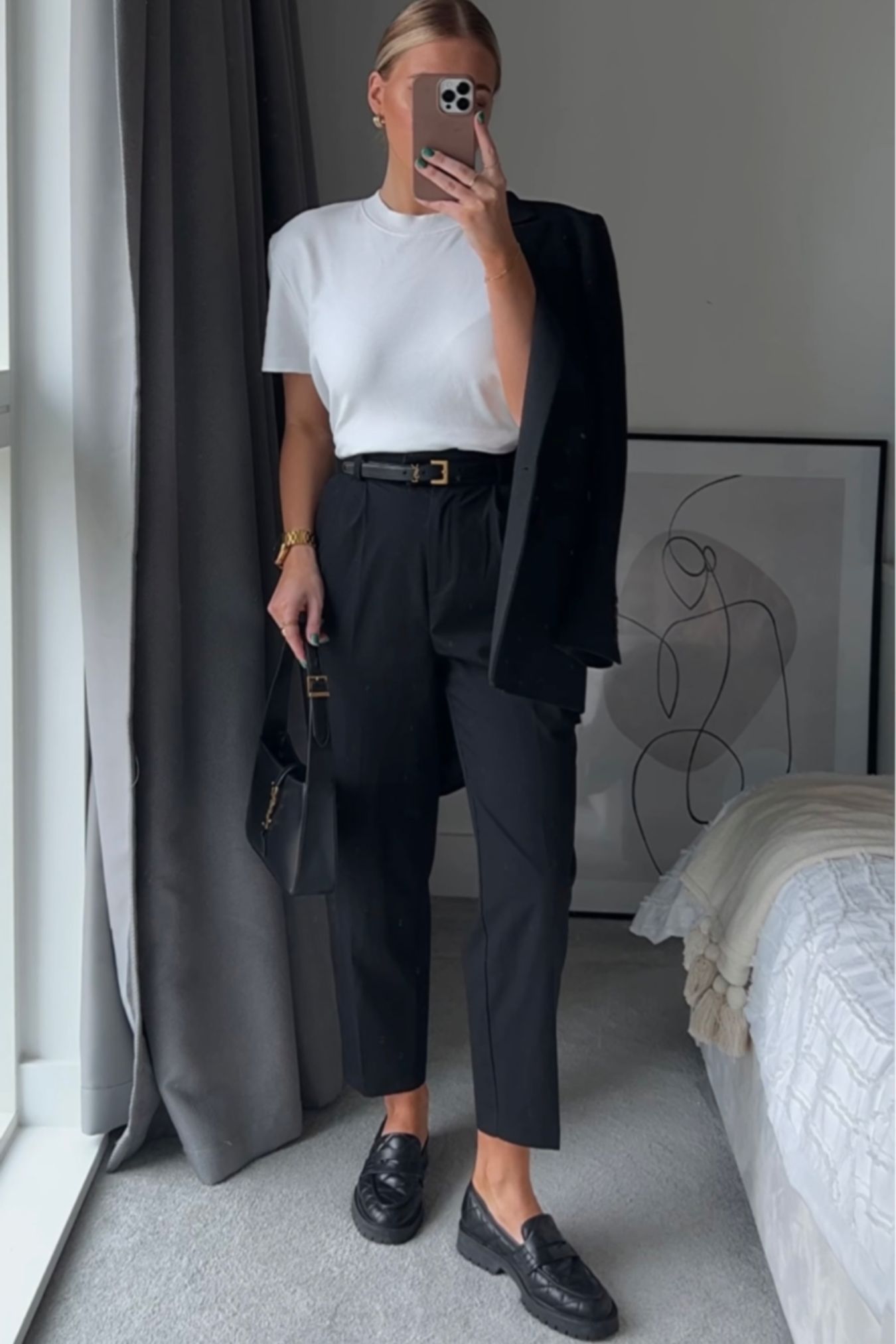 Effortless Style: Stay Chic in Casual Trousers