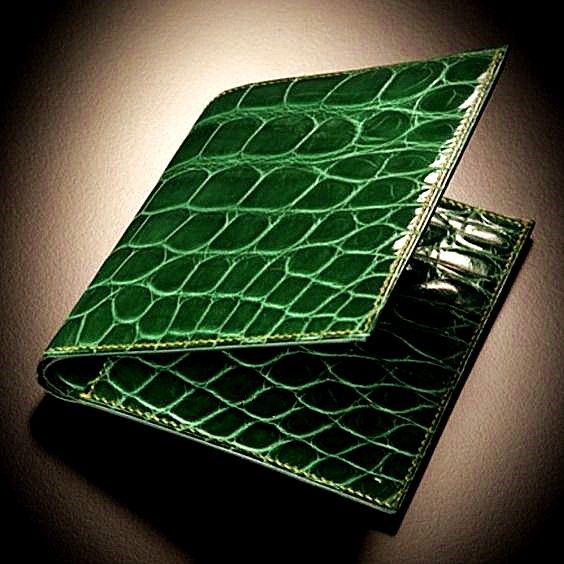 Unveiling the Timeless Elegance: Alligator Wallets – A Symbol of Luxury