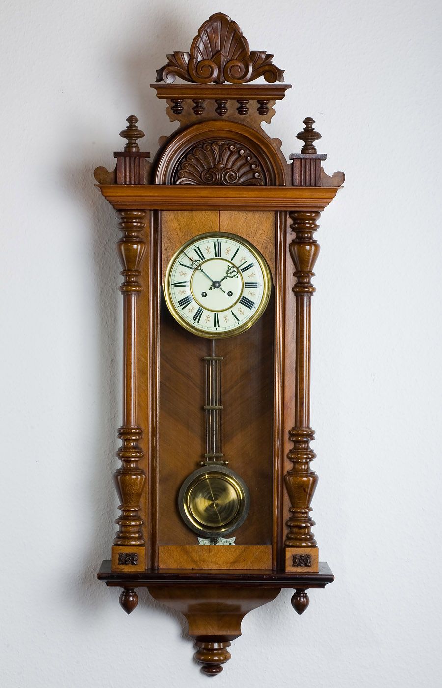 Timeless Charm: Antique Clock Designs for Vintage Appeal