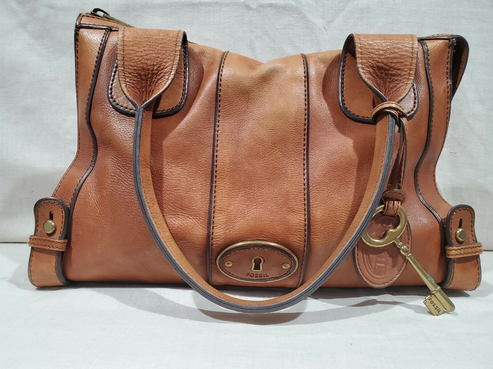 Fossil Bags: Combining Style and Functionality with Fossil
