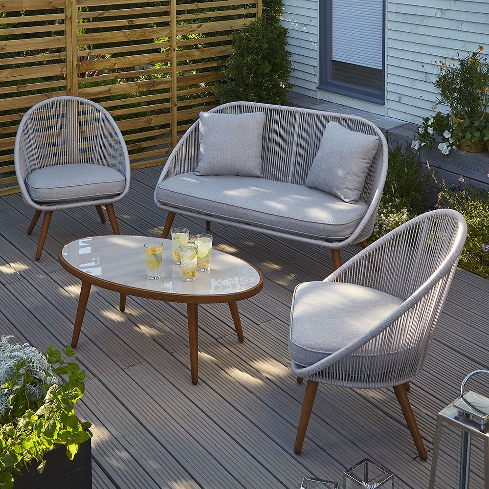 Outdoor Oasis: Relaxing in Style with Garden Chairs