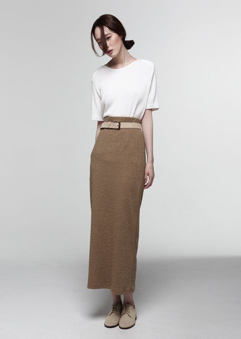 Effortless Elegance: Styling in Straight Skirts