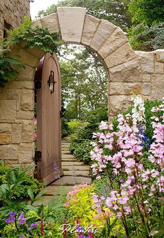 Welcome Home: Exploring Inviting Garden Gate Designs