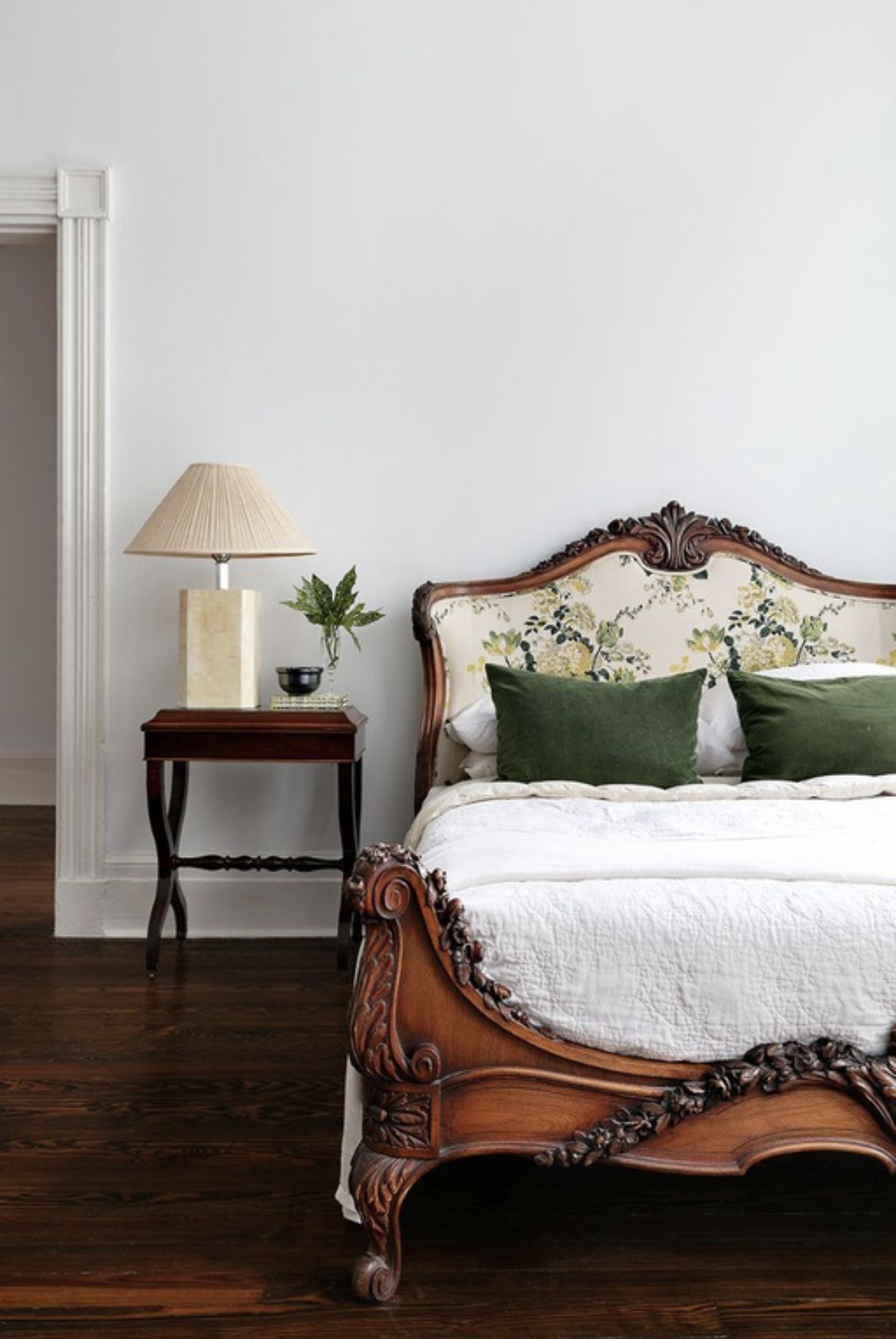 Vintage Charm: Exploring Antique Bed Designs for Classic Comfort