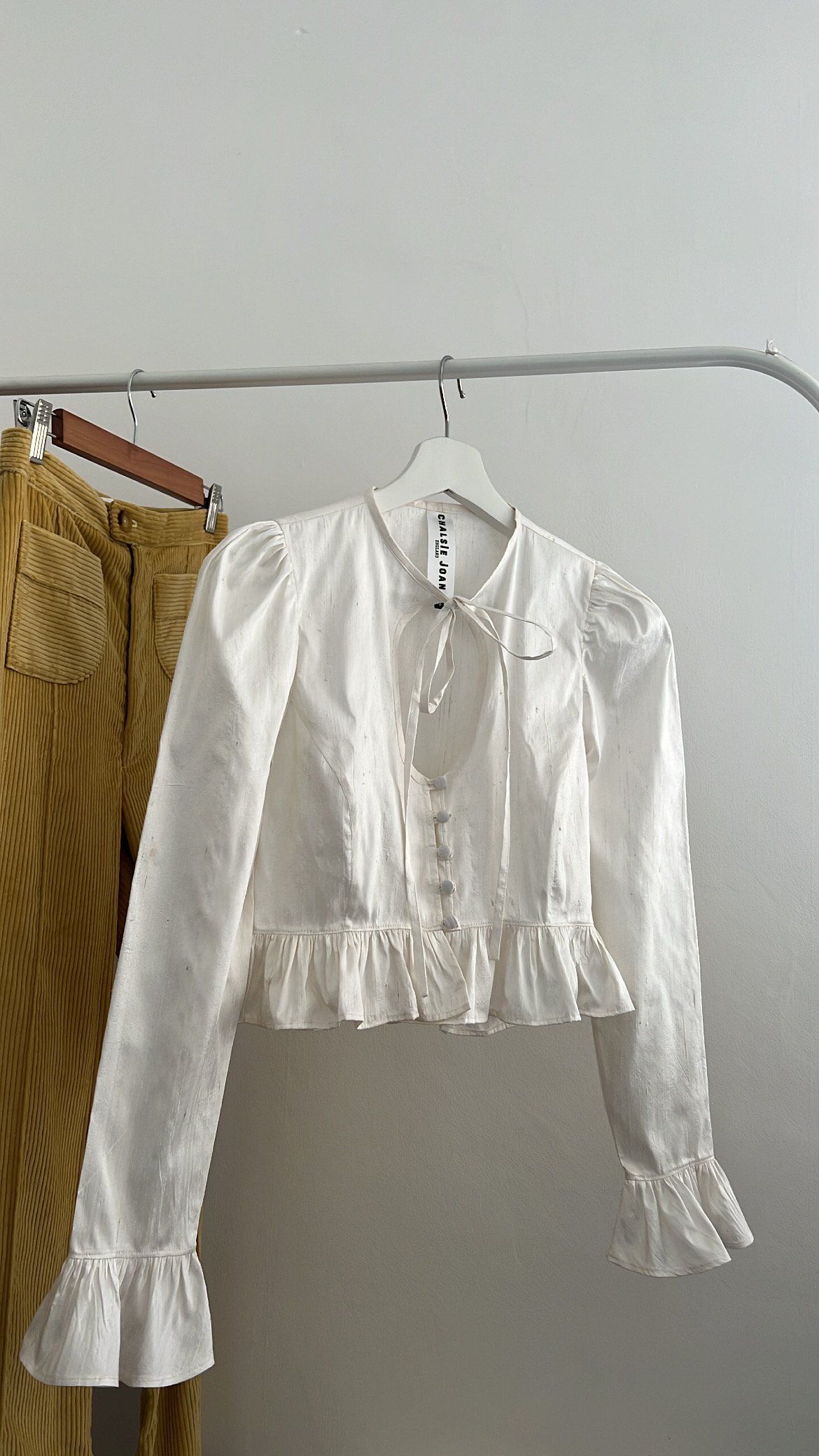 White Blouses: Effortless Elegance for Any Occasion