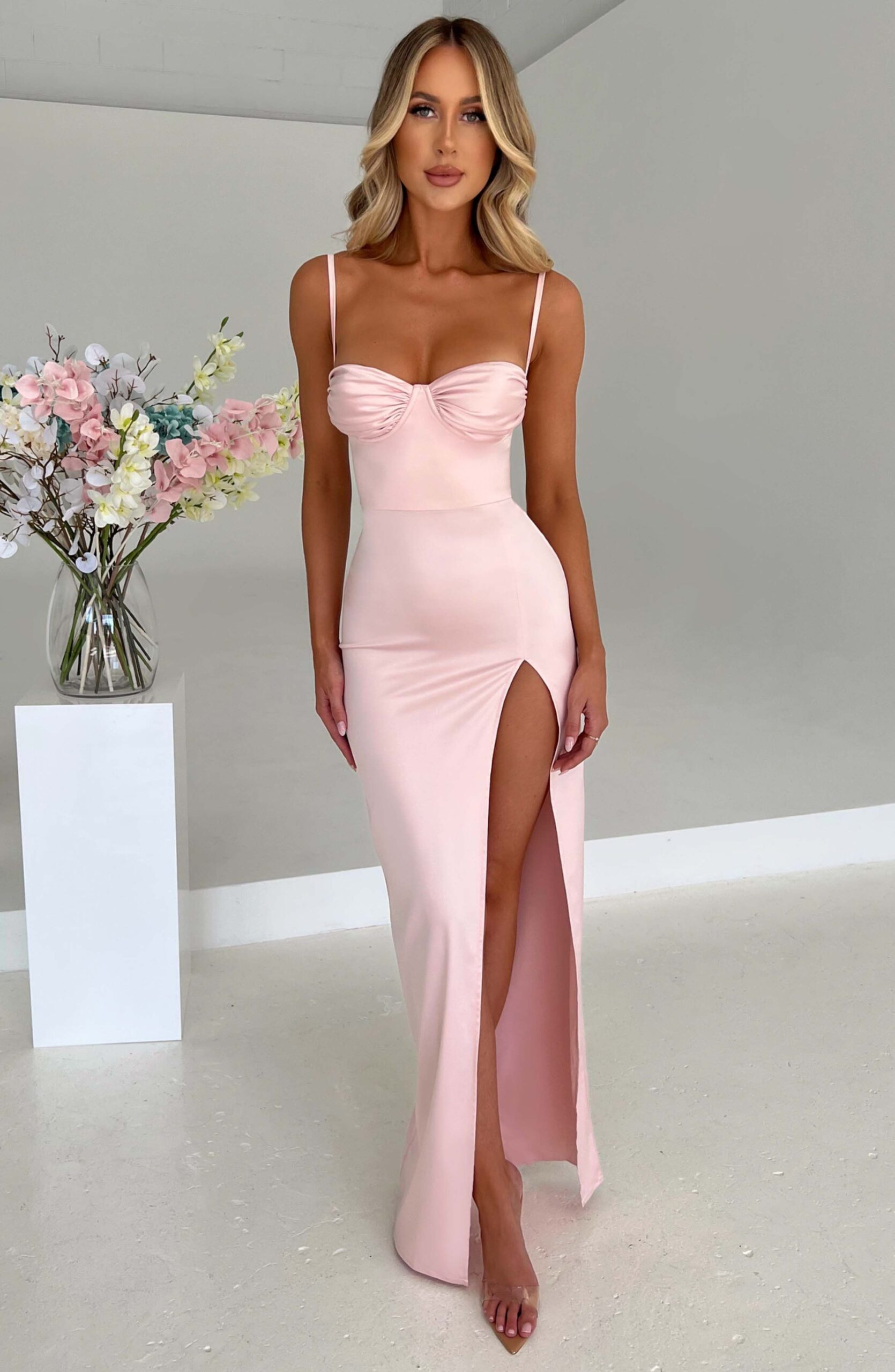 Formal Dresses: Sophisticated Ensembles for Special Occasions