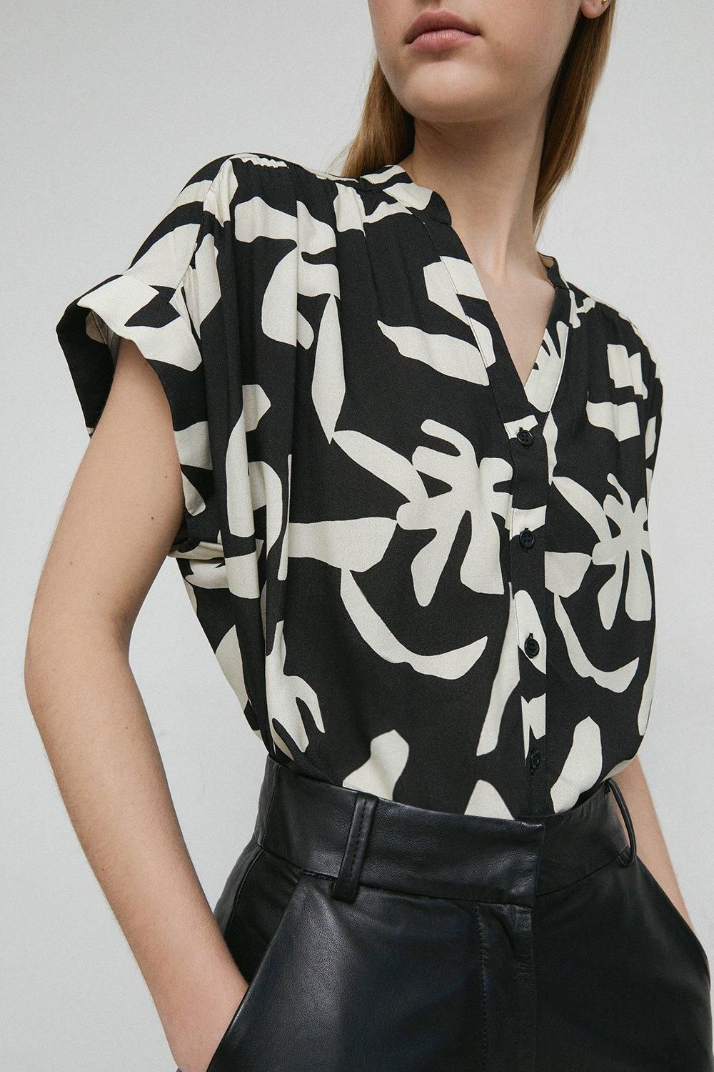 Printed Blouses: Adding Personality to Your Wardrobe