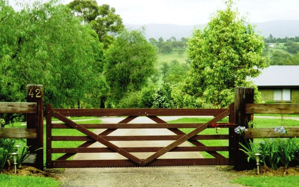 Farm Gate Designs: Rustic Elegance for Your Property
