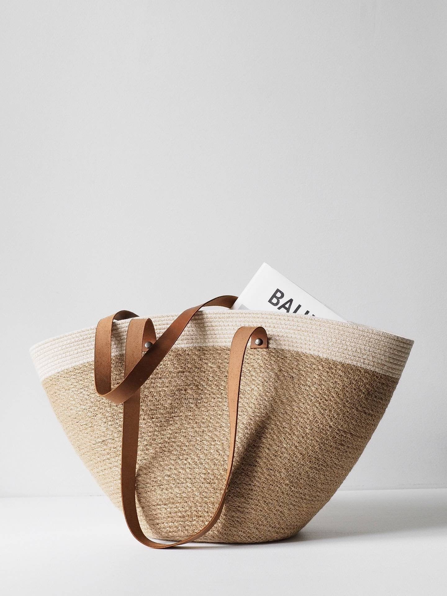Jute Bags: Eco-Friendly and Stylish Carriers for Everyday Use