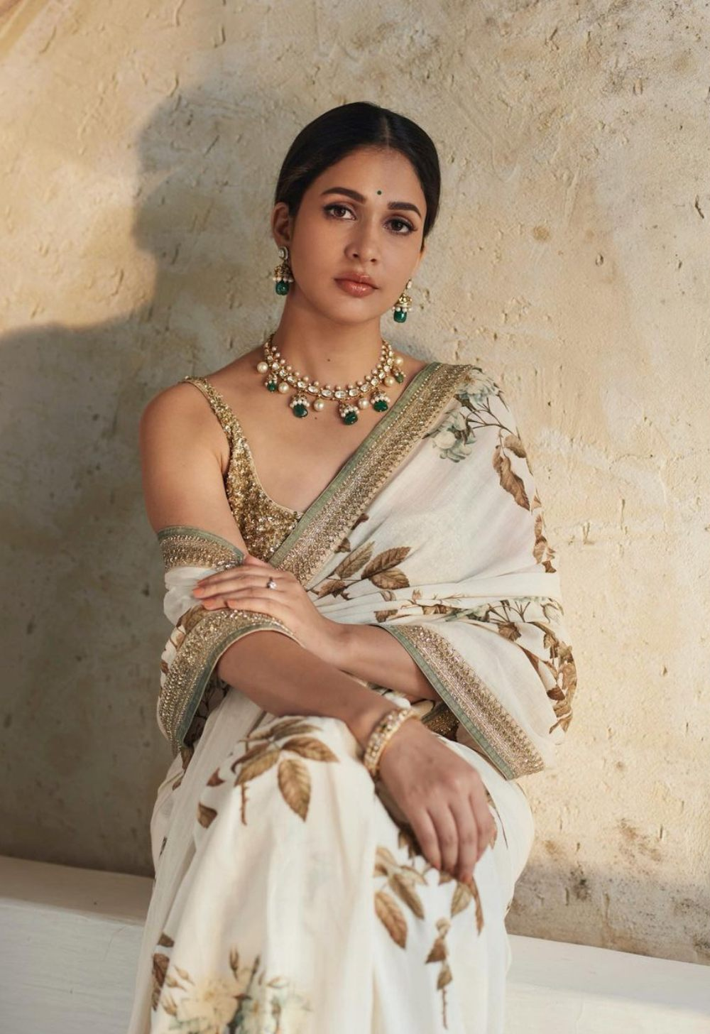 White Sarees: Timeless Elegance and Sophistication in Indian Ethnic Wear